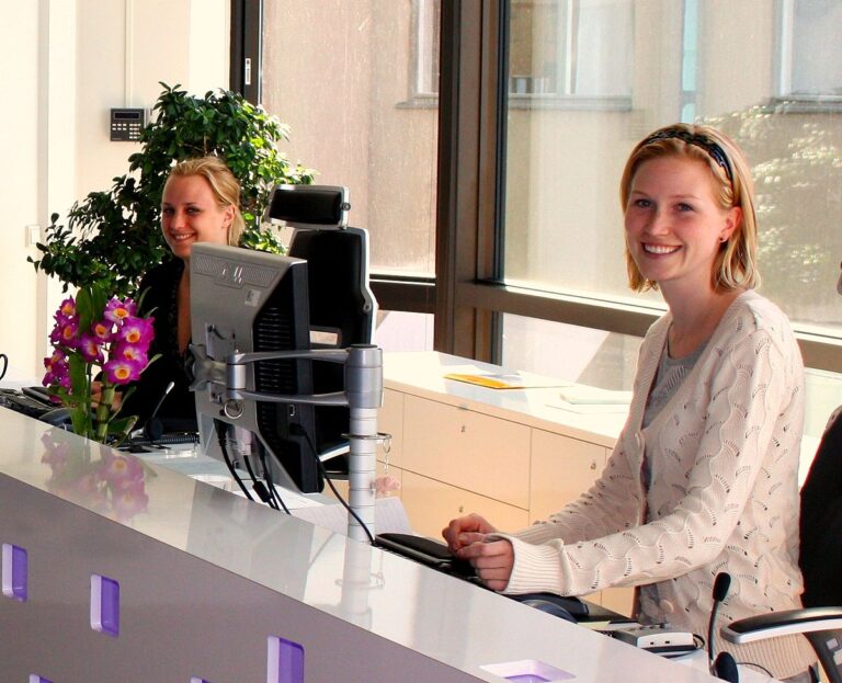 1200px-Receptionists